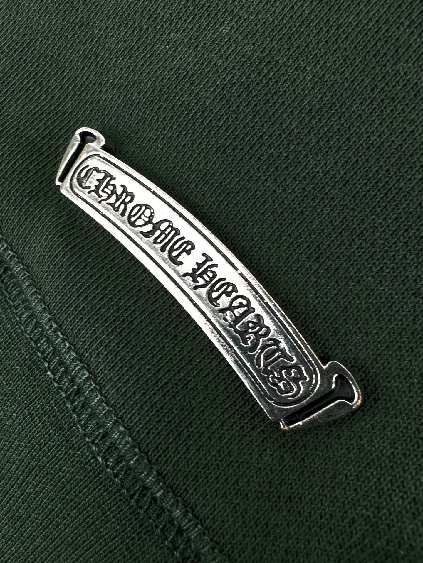 Chrome Hearts ， ， 。 ， ， 。 ， ， Retro 。 ， ， ， ， Retro 。 ， 。 1. ， Chrome Hearts ， ， 。 2 ， ， ， 、 ， 。 ： 1:1 CH 1:1 CH 1:1 CH 1:1 CH ： Size： S M L ： DD 136